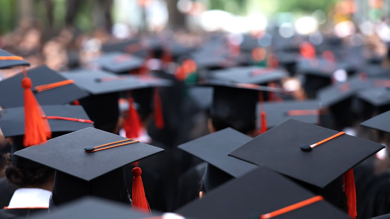 Breaking Into Marketing: Expert Advice for Recent Graduates in a Tough Job Market