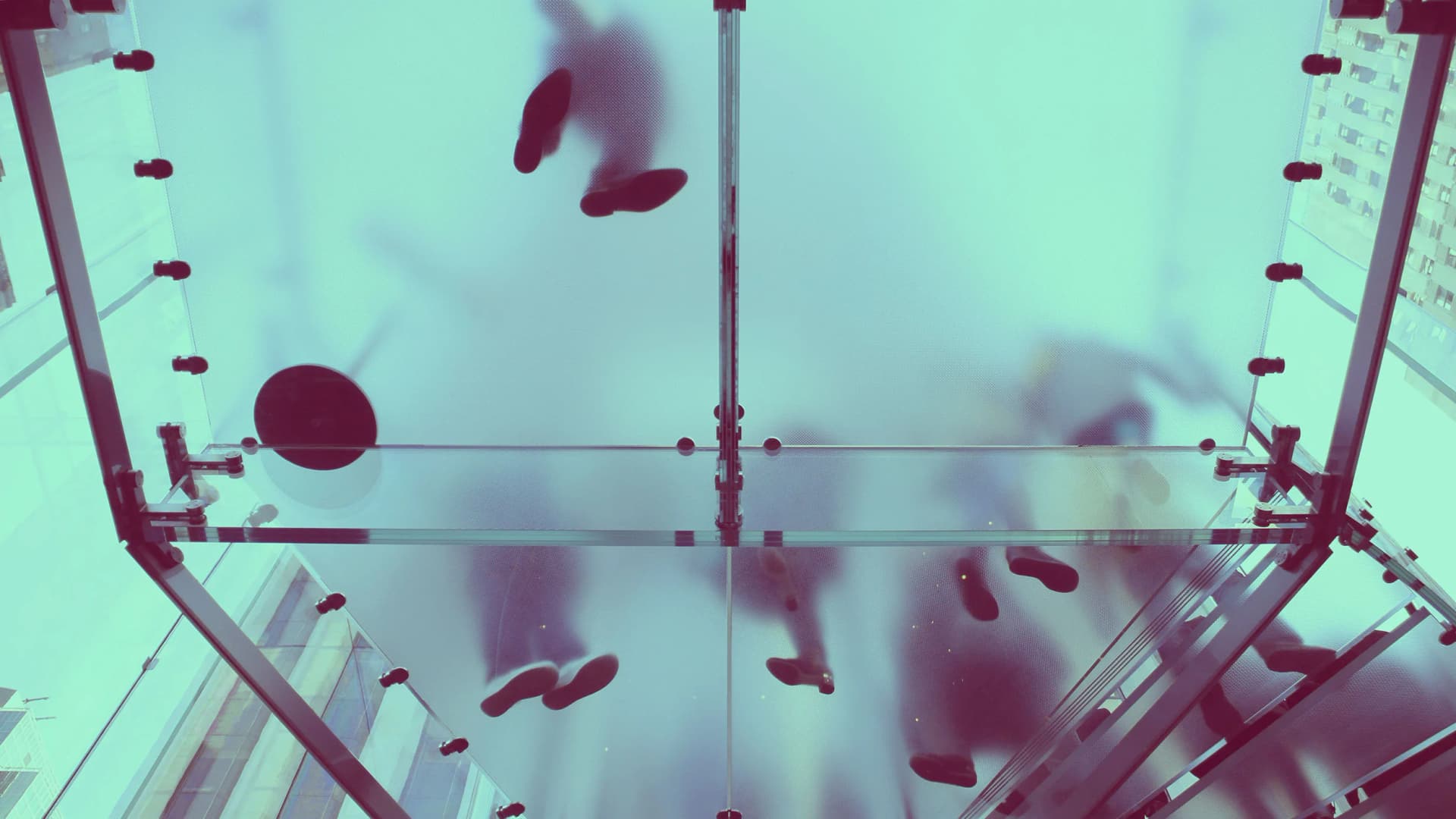 5 Expert Secrets to Shatter the Entry-Level Job Glass Floor